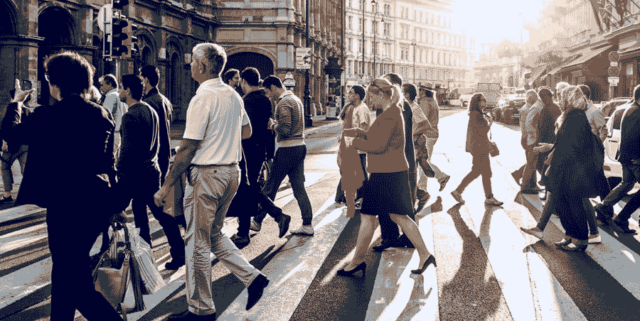 Насловна фотографија - луѓе на пешачки премин
